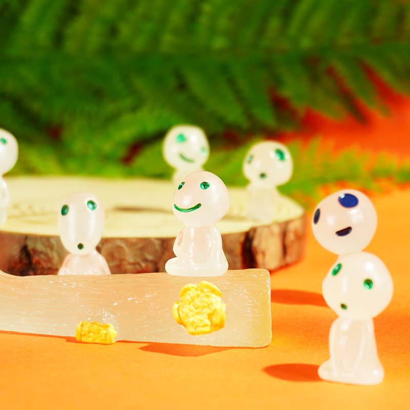 Dibujos animados japoneses colección tridimensional modelo de figura bosque alienígena resina brillará árbol luminoso elfo berserk