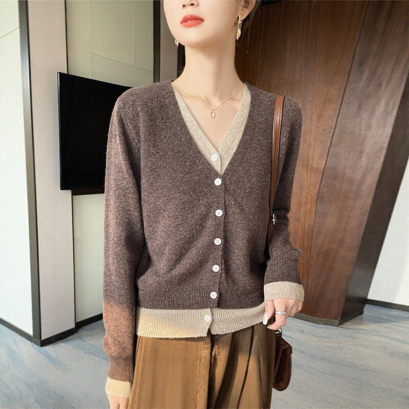 Manufacturer-customized V-neck knitted cardigan for women, loose-fitting and slimming, with a faux two-piece design and pure wool color blocking Manufacturer-customized V-neck knitted cardigan for women, loose-fitting and slimming, with a faux two-piece design and pure wool color blocking