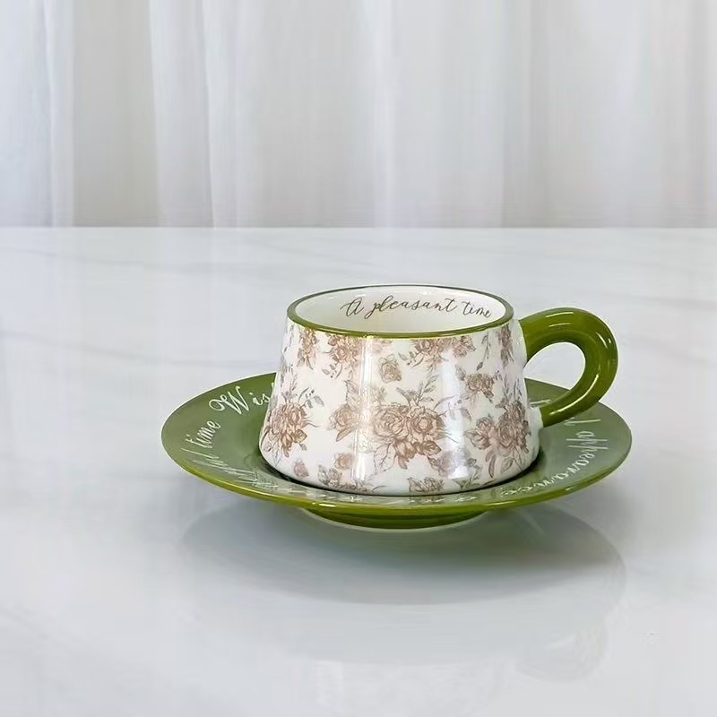 Tazas de café retro americanas y platos parejas de alto valor de cara taza de café popular en línea taza de menú de la tarde para mujeres personales