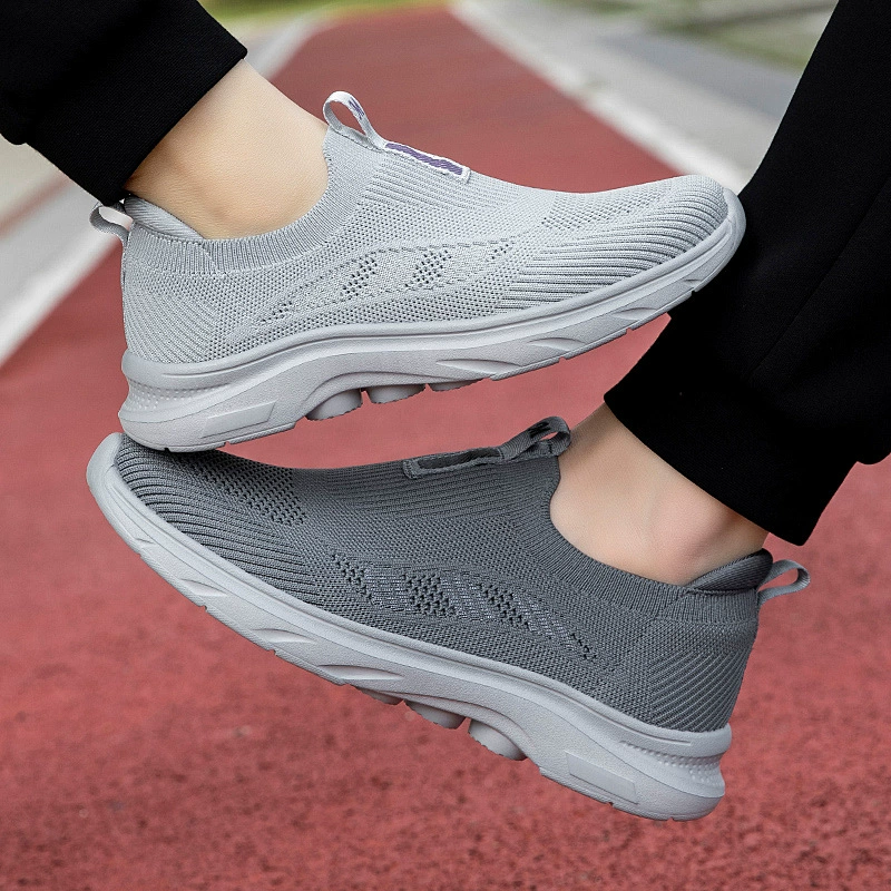 Летняя легкая обувь без шнуровки для женщин, дышащая обувь из трикотажной ткани на мягкой подошве для пожилых людей, повседневная прогулочная обувь для людей среднего и пожилого возраста, мужская обувь.