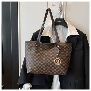 Fashionable shoulder bag, capacious one-shoulder bag