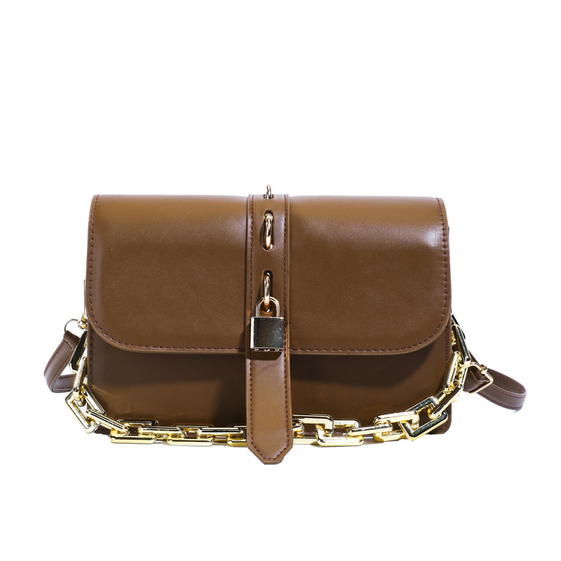 Nicho de diseño de moda cadena de mano bolso pequeño para mujeres 2025 verano nuevo estilo extranjero universal bolso de hombro
