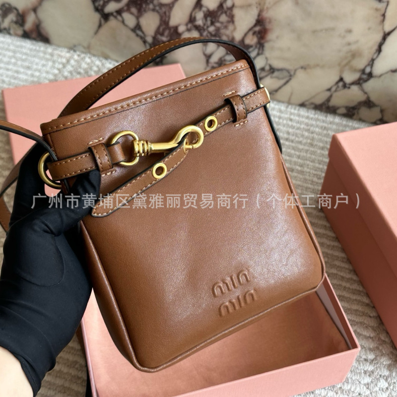 跨境小众复古真皮福袋小水桶包2025新款软皮锁扣通勤斜挎包托特包|undefined