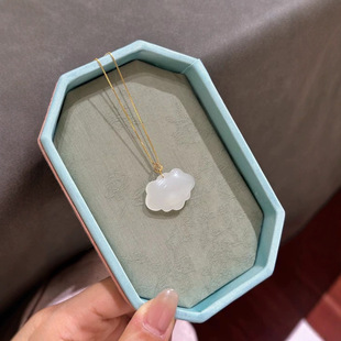 Jin Yutang Xinjiang Hotan Jade Suet White Jade Xiaoyun Lock 18k Button Head Delicate Cute Material White and Fine