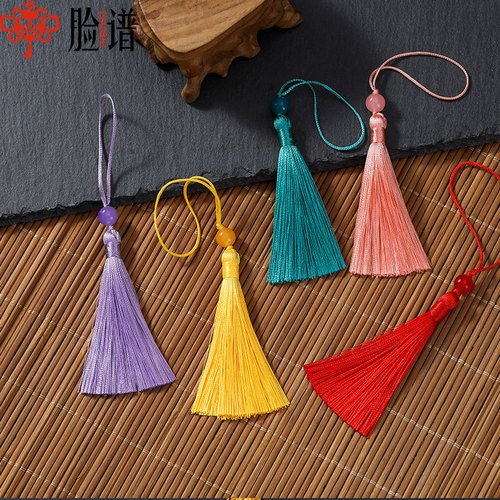 7CM bookmarks, small tassels, tassels, jade beads, hanging tassels, U disk sachets, sachets, pendants, fans and pendants wholesale