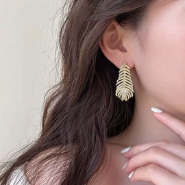 耳钉;戒指;耳环