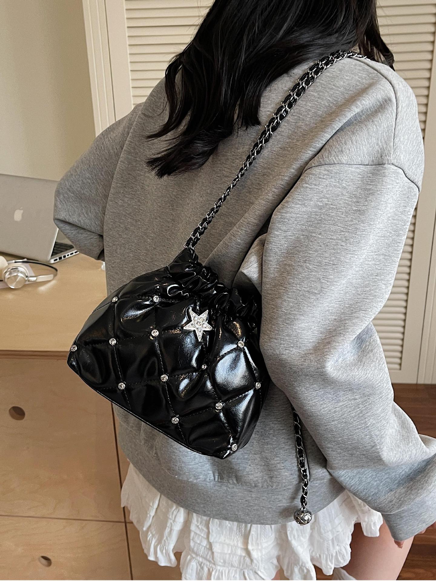 Bolso de cadena de rombos de fragancia pequeña transfronteriza para mujer 2025 nuevo estilo estilo occidental bolso de hombro de viajero salvaje bolso de cubo de mensajero