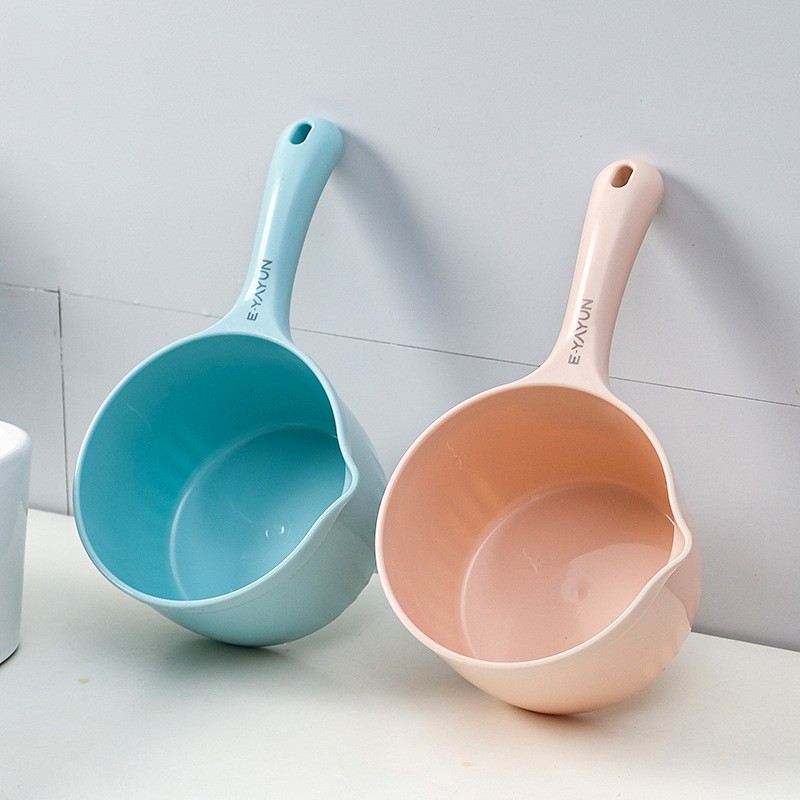 Water Scoop for Home Use, Thickened Kitchen Water Ladle, Three-Dimensional Plastic Scoop for Bathroom, Hair Washing, Showering, and Watering