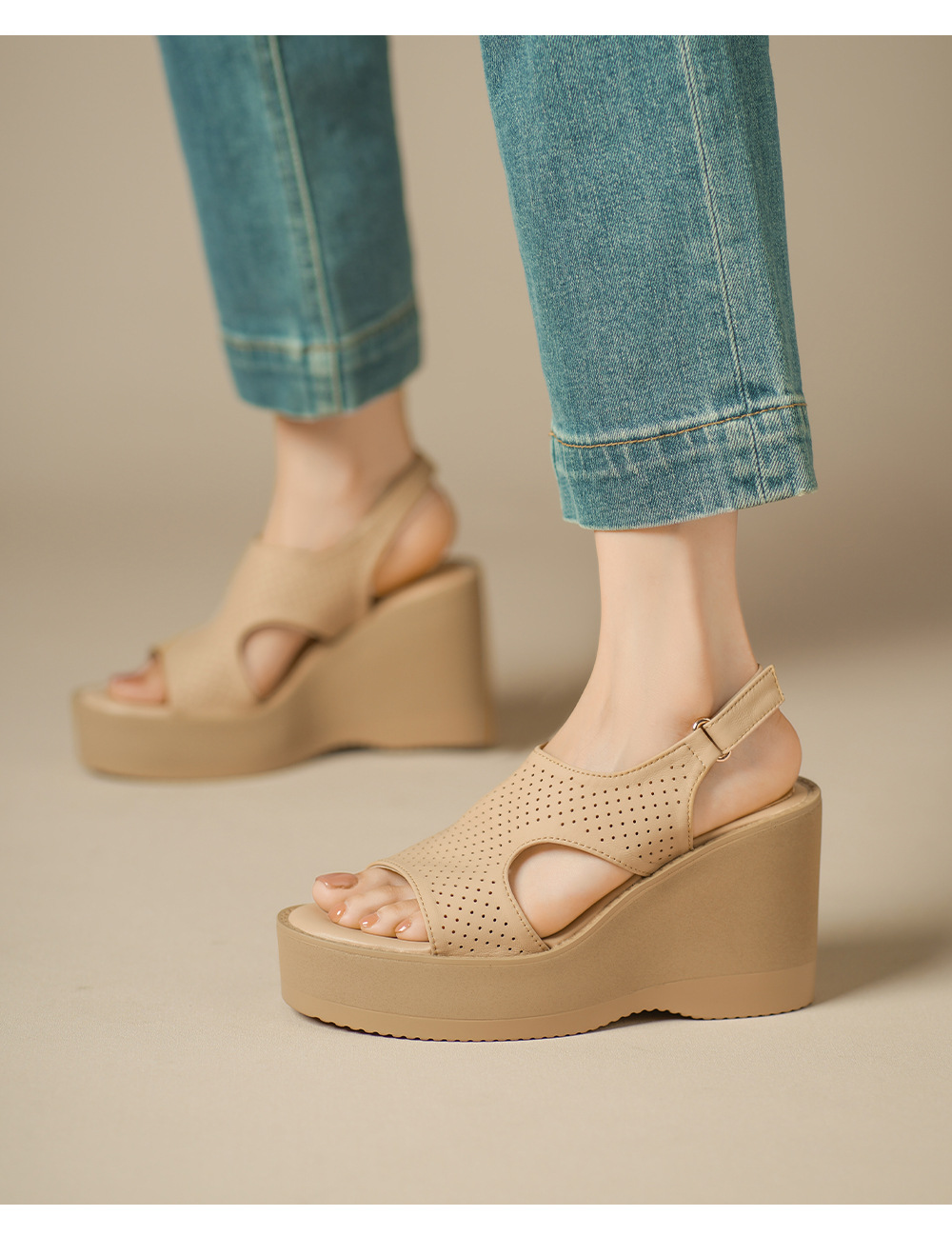 Sandal cao gót nữ hở mũi đế xuồng da cừu đục lỗ — màu trắng ngà chi tiết 9