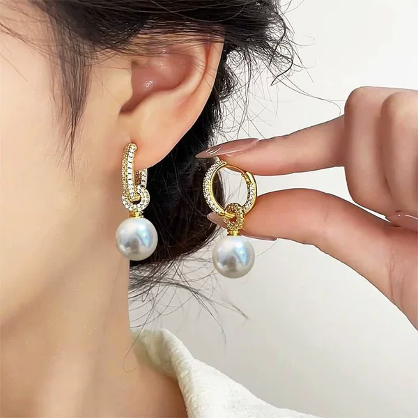 Fashionable Pearl Earrings for Women 2025 New Style Unique Elegant Earrings Accessible Luxury High-End Earrings Niche Design Earrings