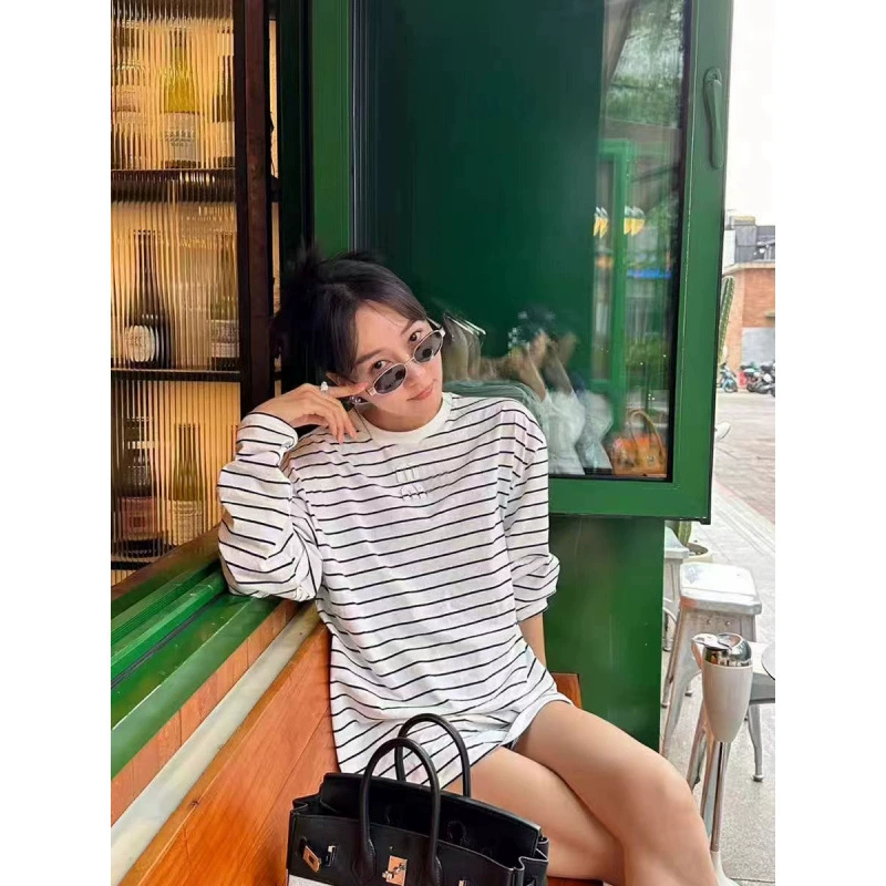 Весенний и осенний новый простой темпераментный полосатый минус миу с вышивкой с круглым вырезом с длинными рукавами и круглым вырезом футболки для мужчин и женщин