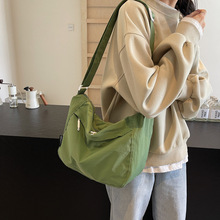 日系邮差包休闲单肩斜挎包女潮新款小众设计大容量通勤帆布托特包