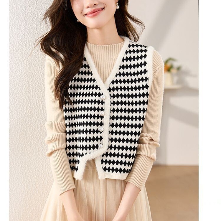 New Style Chanel Style Sweet Knitwear Stacked Vest Autumn and Winter Warm Fashion Short Sleeveless Vest Women's Waistcoat New Style Chanel Style Sweet Knitwear Stacked Vest Autumn and Winter Warm Fashion Short Sleeveless Vest Women's Waistcoat