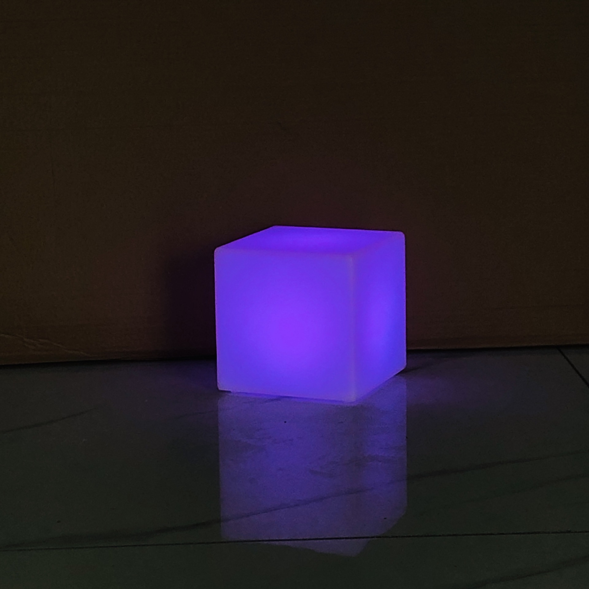 Transfronterizos de venta caliente bar cuadrada lámpara de escritorio restaurante ambiente creativo colorido decoración lámpara de escritorio LED lámpara cuadrada