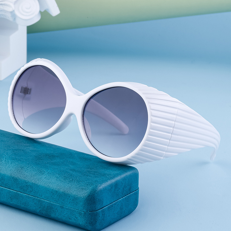 2024 Nieuwe Runway Stijl Modieuze Ovale Frame Zonnebrillen voor Vrouwen Trendy Europese en Amerikaanse Populaire Grote Frame Zonnebrillen voor Vrouwen_voghion.com