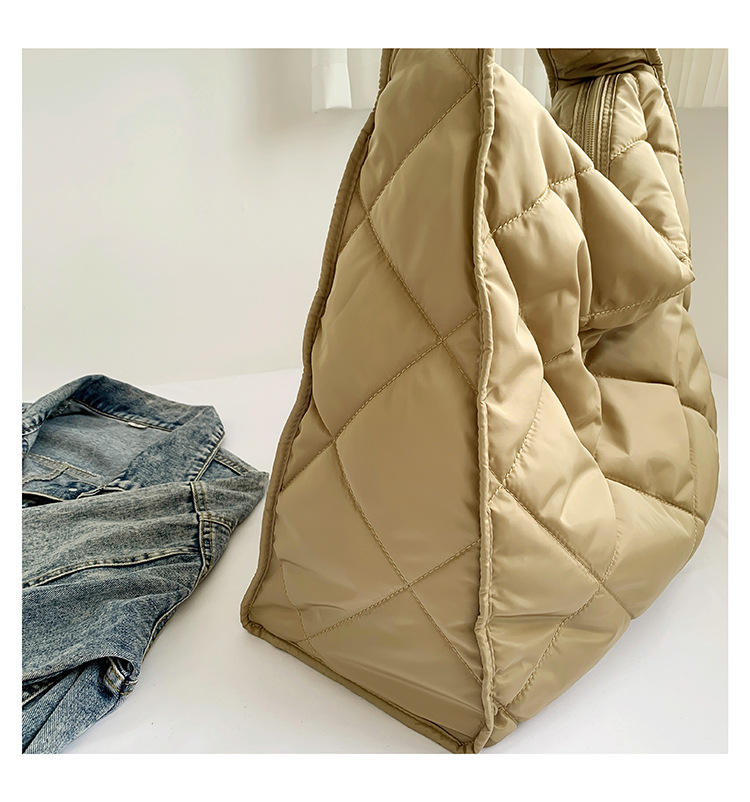 Women's Large Pu Leather Solid Color Lingge Streetwear Square Zipper Shoulder Bag display picture 34