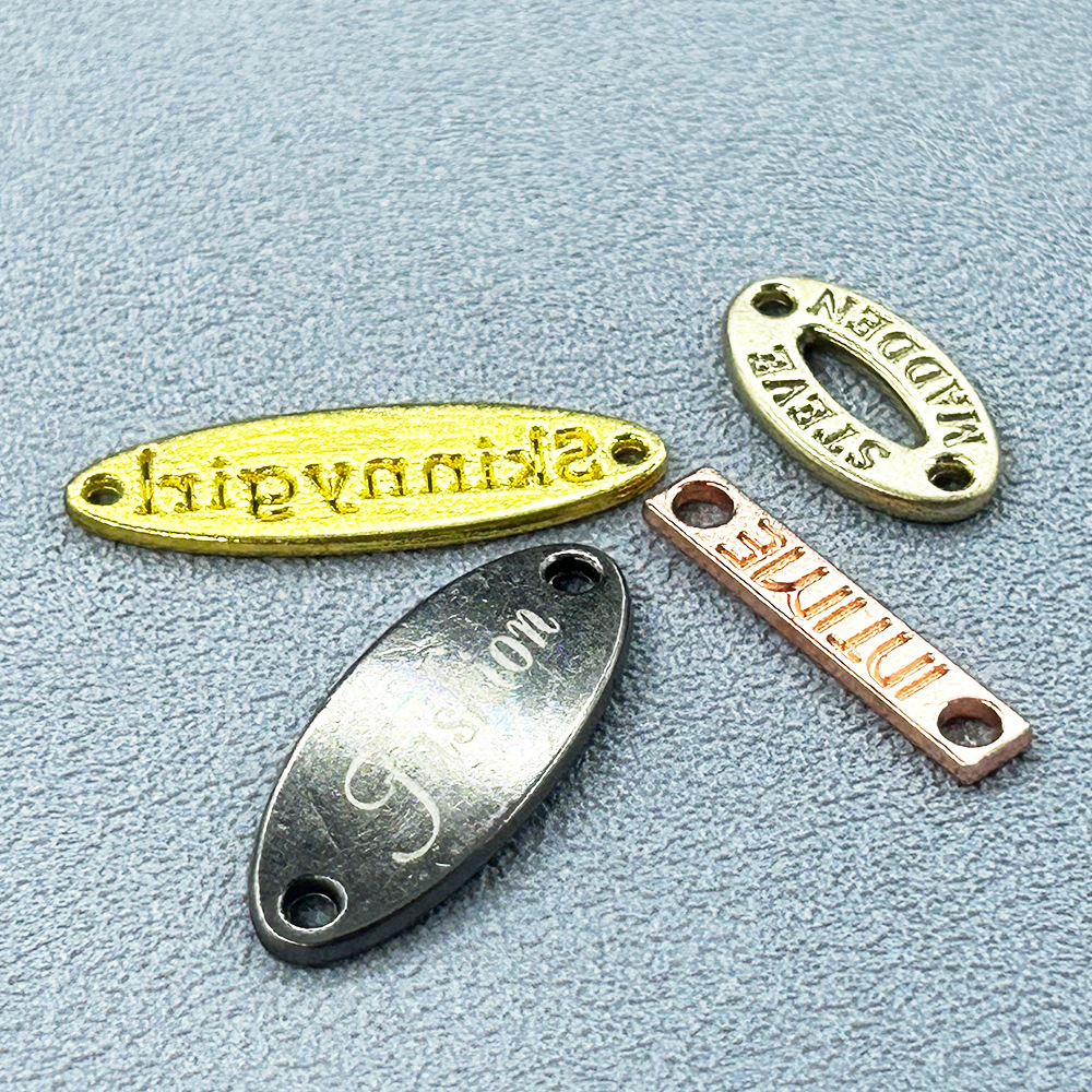 工厂批发吊牌饰品 电镀合金镀金内衣辅料 文胸通用带字母吊牌挂件