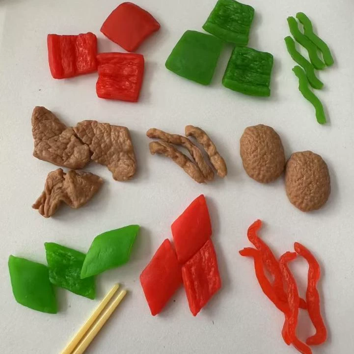 Модель мини-стейка из имитационного мяса, кубик чили, имитационная еда, зеленый чили, красный чили, гарнир, чили-шинковка, модель пищи