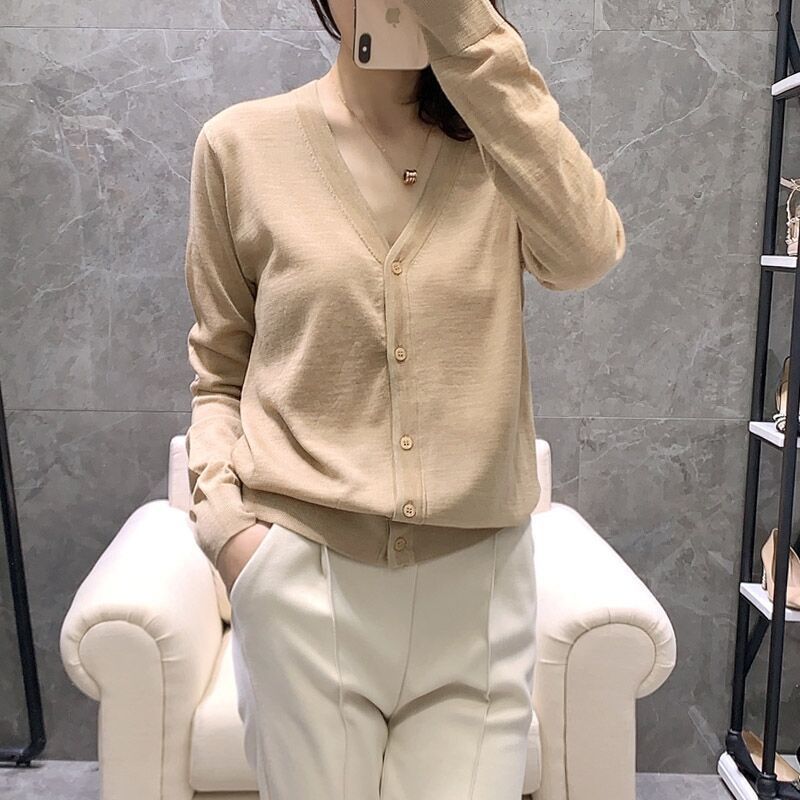 ニットのカーディガンの薄いタイプの女性vネックの春と秋はゆったりしていて、痩せています。|undefined