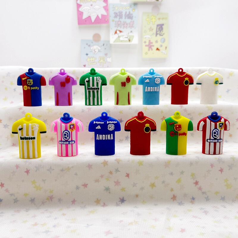 Simulated Football Star Jersey Keychain Pendant Cartoon Bag Car Keychain Accessories Fan Gifts Wholesale Simulated Football Star Jersey Keychain Pendant Cartoon Bag Car Keychain Accessories Fan Gifts Wholesale
