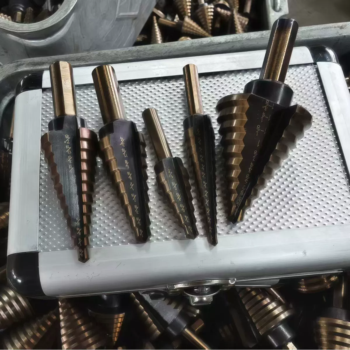 跨境好物宝塔钻实惠装经典英制烤黄打孔木工手枪钻头热销五金工具