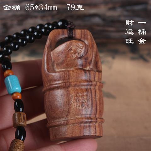 手でラオスの黄花梨の手を彫刻します。|undefined