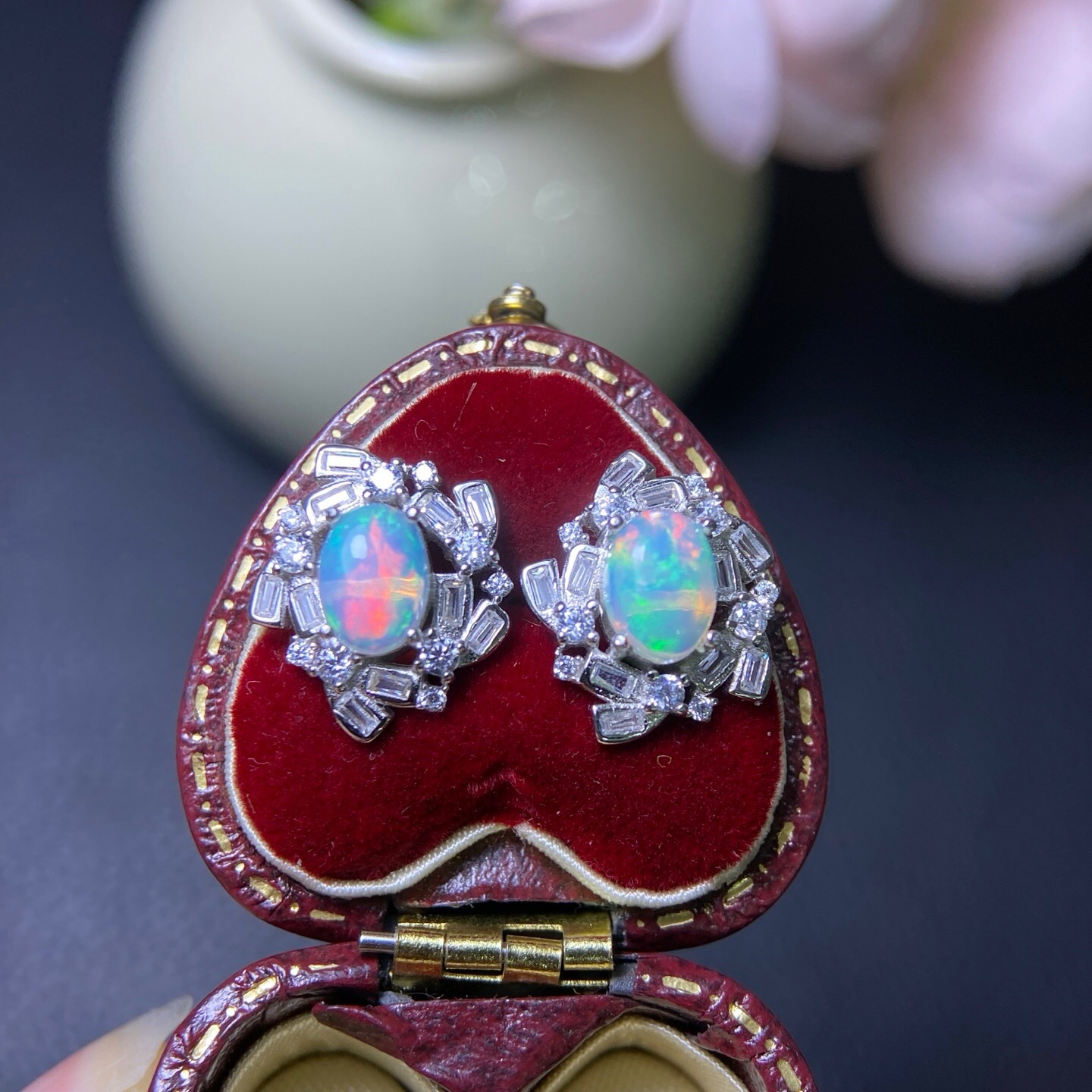Natural super beautiful opal earrings with a main stone of 5*7mm, handcrafted with carefully selected materials, excellent crystal quality, full of fire and brilliance