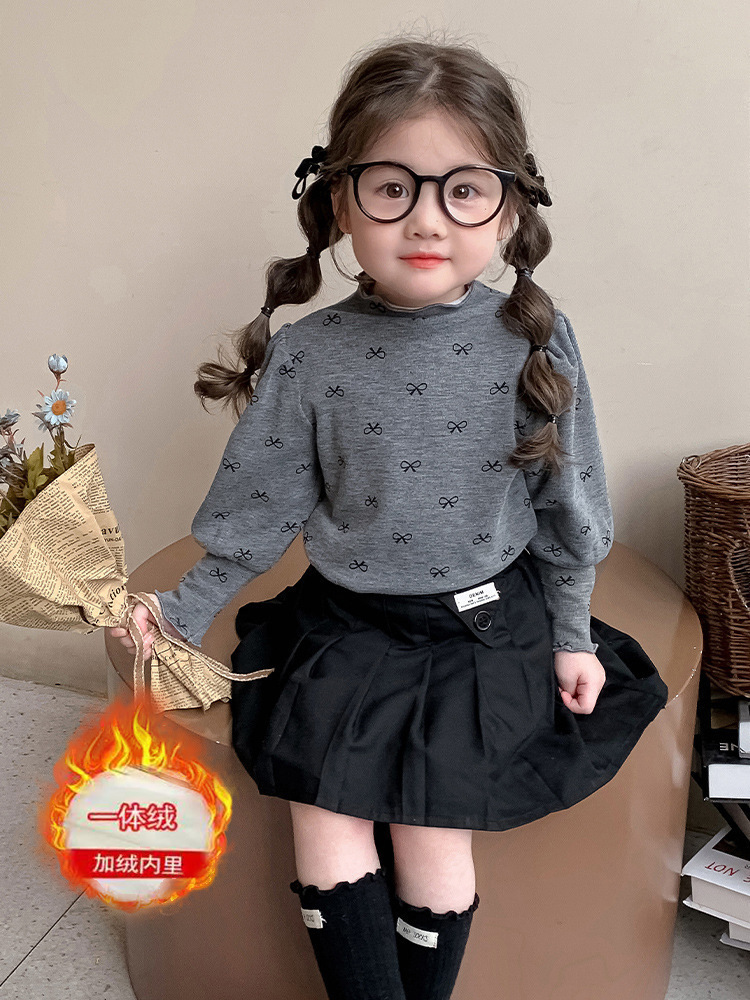 Niñas invierno / otoño camiseta de base 2025 ropa de invierno de bebé femenino con chaqueta de terciopelo para niños de invierno de moda extranjera ropa de manga larga