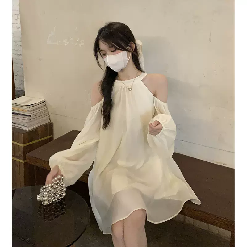 露肩挂脖设计感连衣裙秋季2023新款宽松时尚气质白色A字裙女