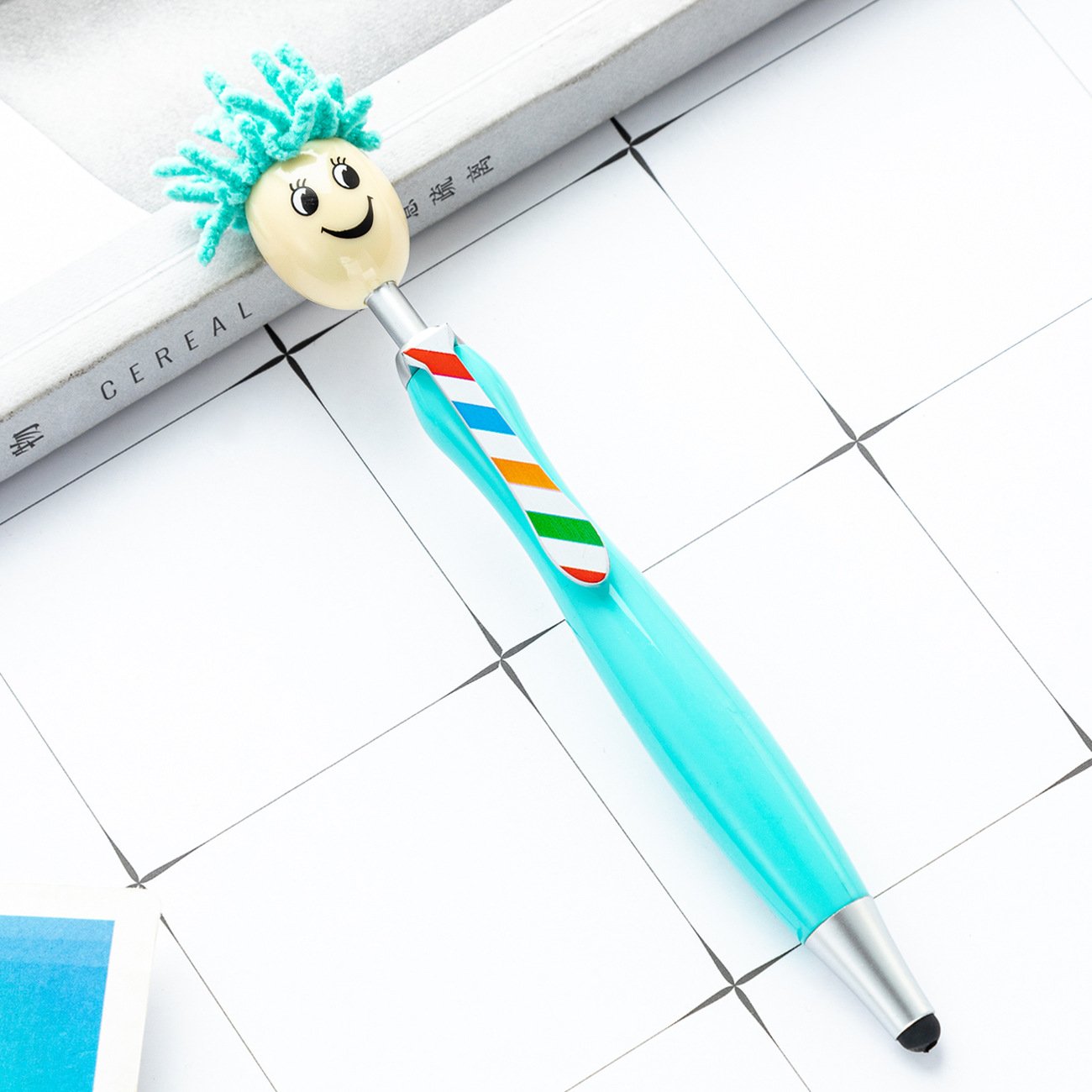 Linda muñeca de peluche cabeza bolígrafo imprimible logotipo tridimensional de dibujos animados Smiley táctil pluma de regalo de Navidad