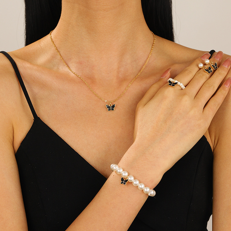 Nuevo diamante transfronterizo mariposa amor joyería traje ins estilo europeo y americano diseño creativo collar en forma de corazón conjunto de cuatro piezas