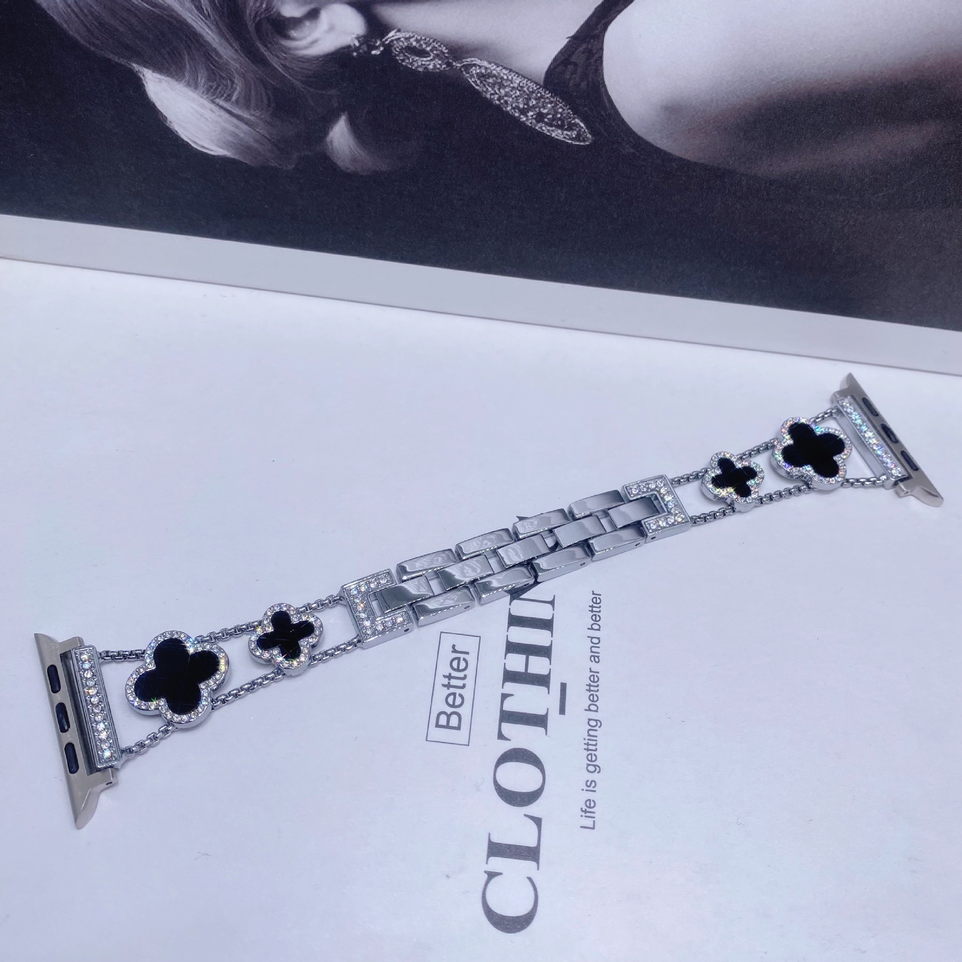 Apto para Apple Watch Apple Watch Correa de metal de trébol de cuatro hojas de diamantes de moda de SE1-10 generación