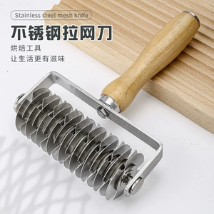 [不锈钢披萨滚轮刀木柄滚轮刀具滚针刀切轮刀面皮烘焙打孔拉网切刀]