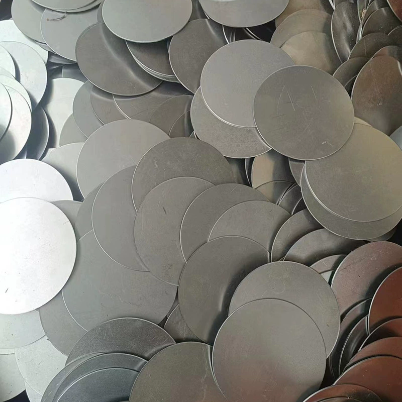Производитель поставляет круглый железный лист с утяжелением