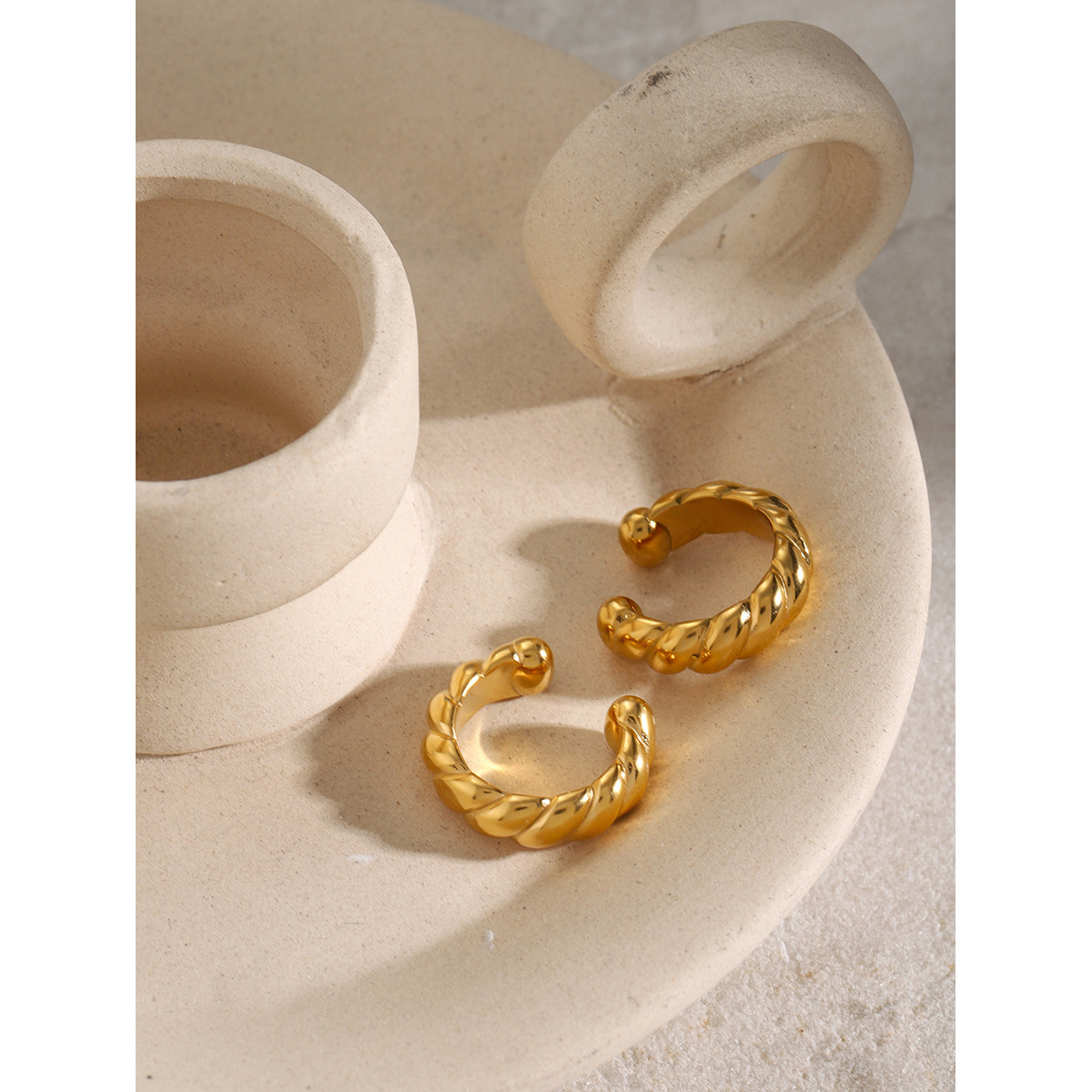 ins18k oro acero inoxidable auriculares de diseño único nicho de alta calidad rosca lisa auriculares de acero de titanio redondo