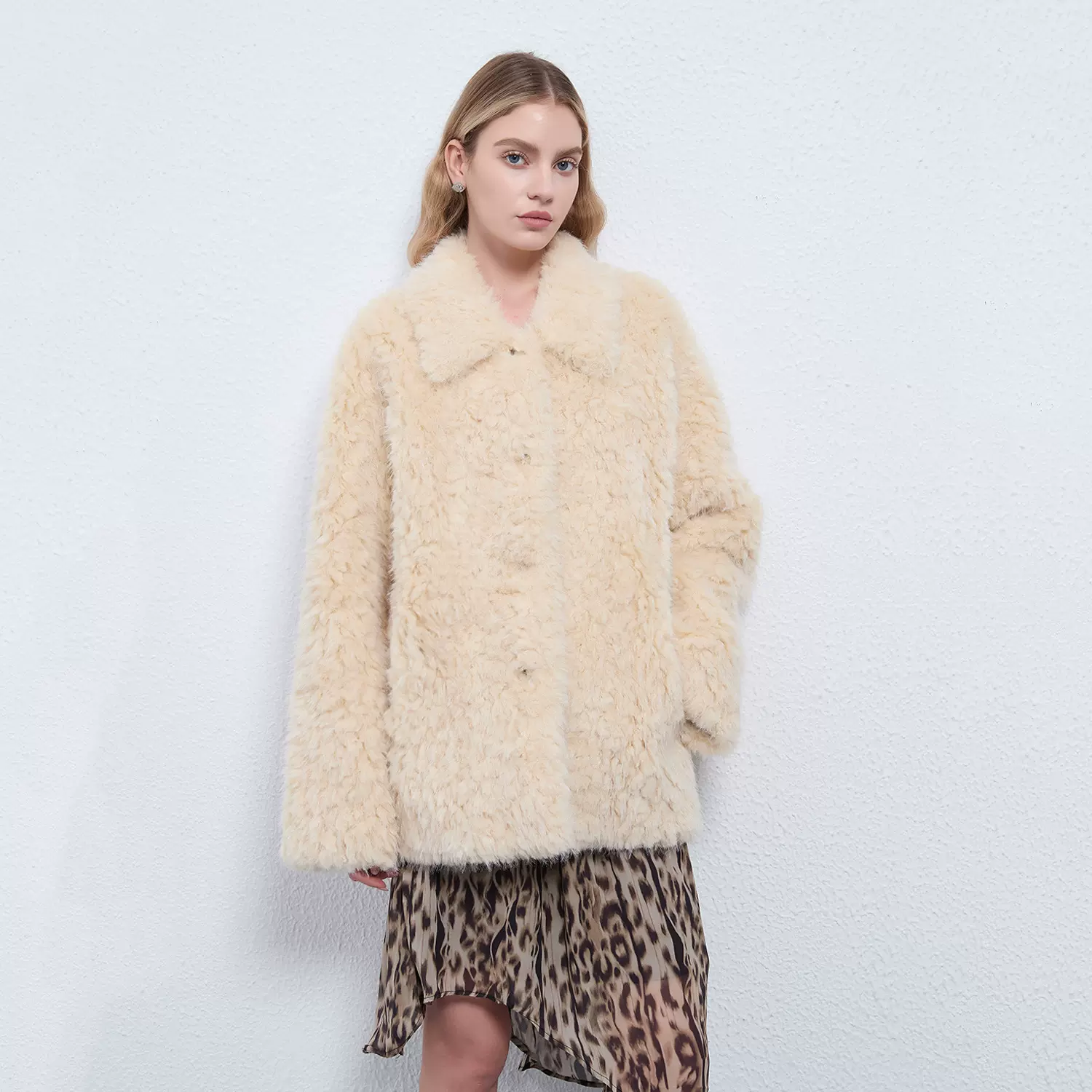 秋冬季毛毛绒绒宽松羊羔毛外套女皮毛一体年轻款仿皮草上衣2025新