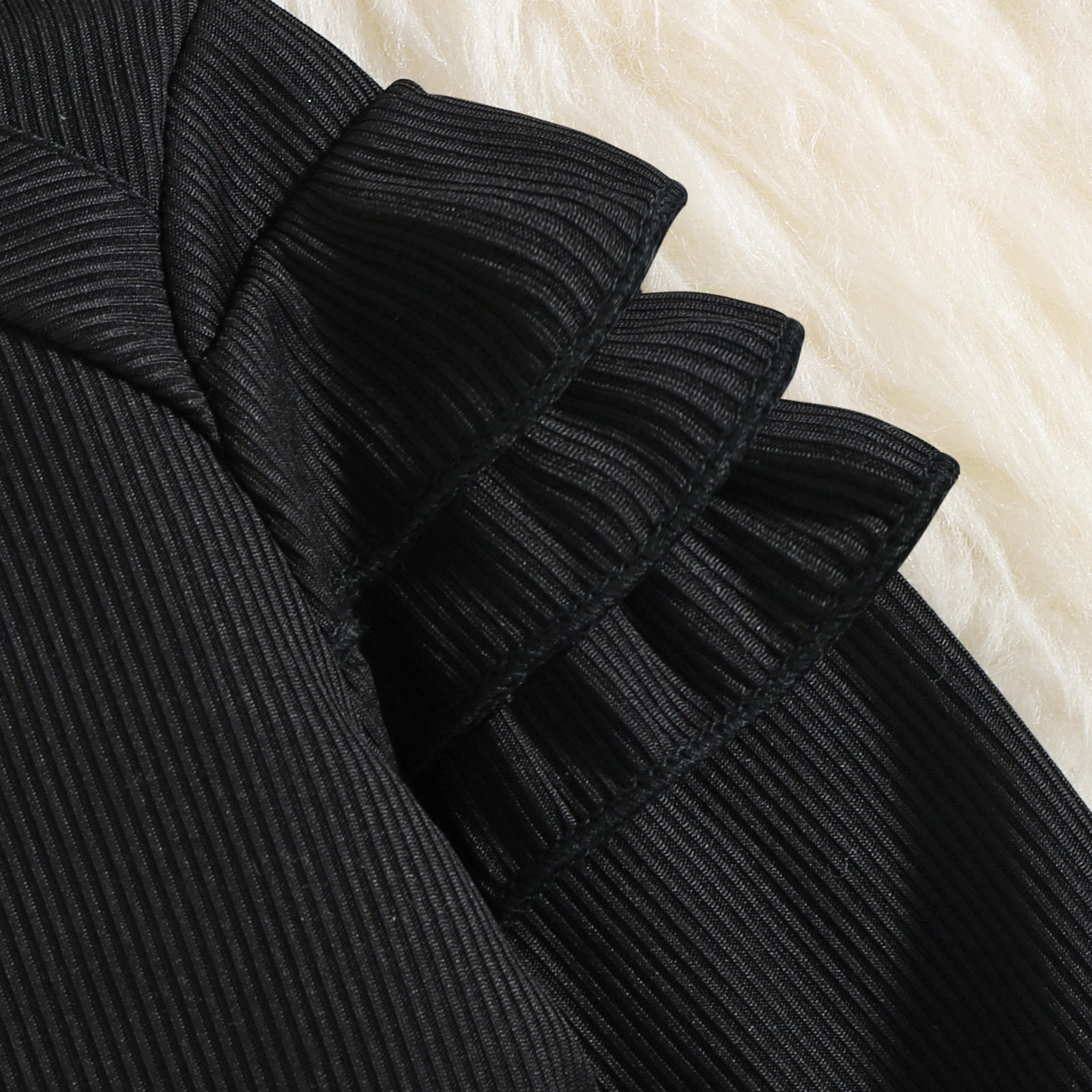 Treasure salary children's clothing autumn high collar ruffle design long sleeved bird pattern shorts with belt set_voghion.com