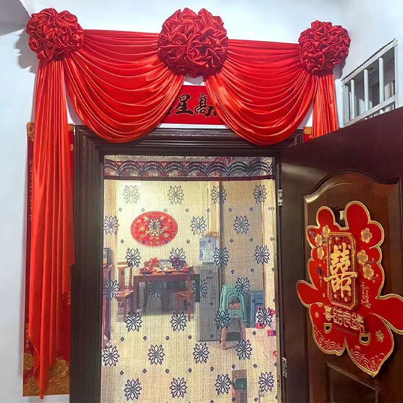 Decorate the wedding gate with large red flower balls, unit door curtains, moving house wedding gate flowers, red silk embroidered balls