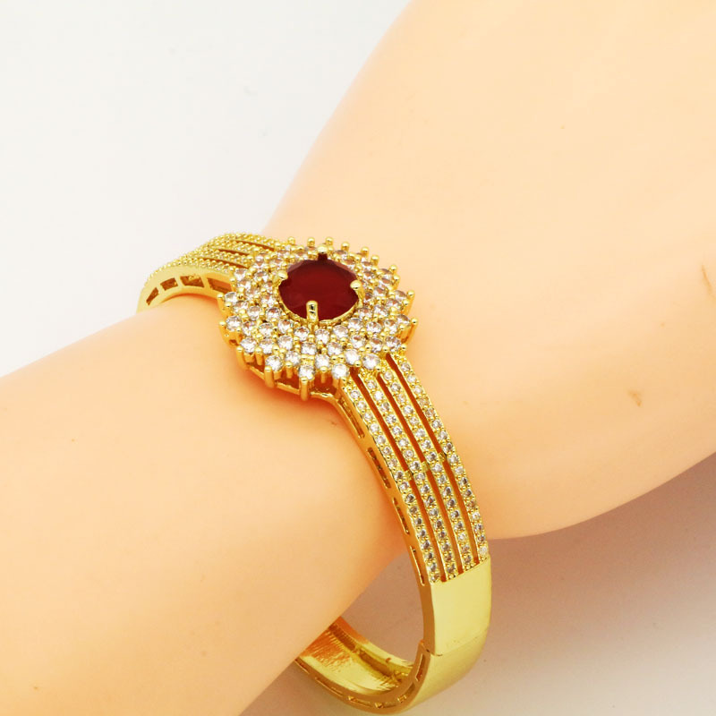 Fashion Geometric Zircon Refined Bracelet For Women display picture 2