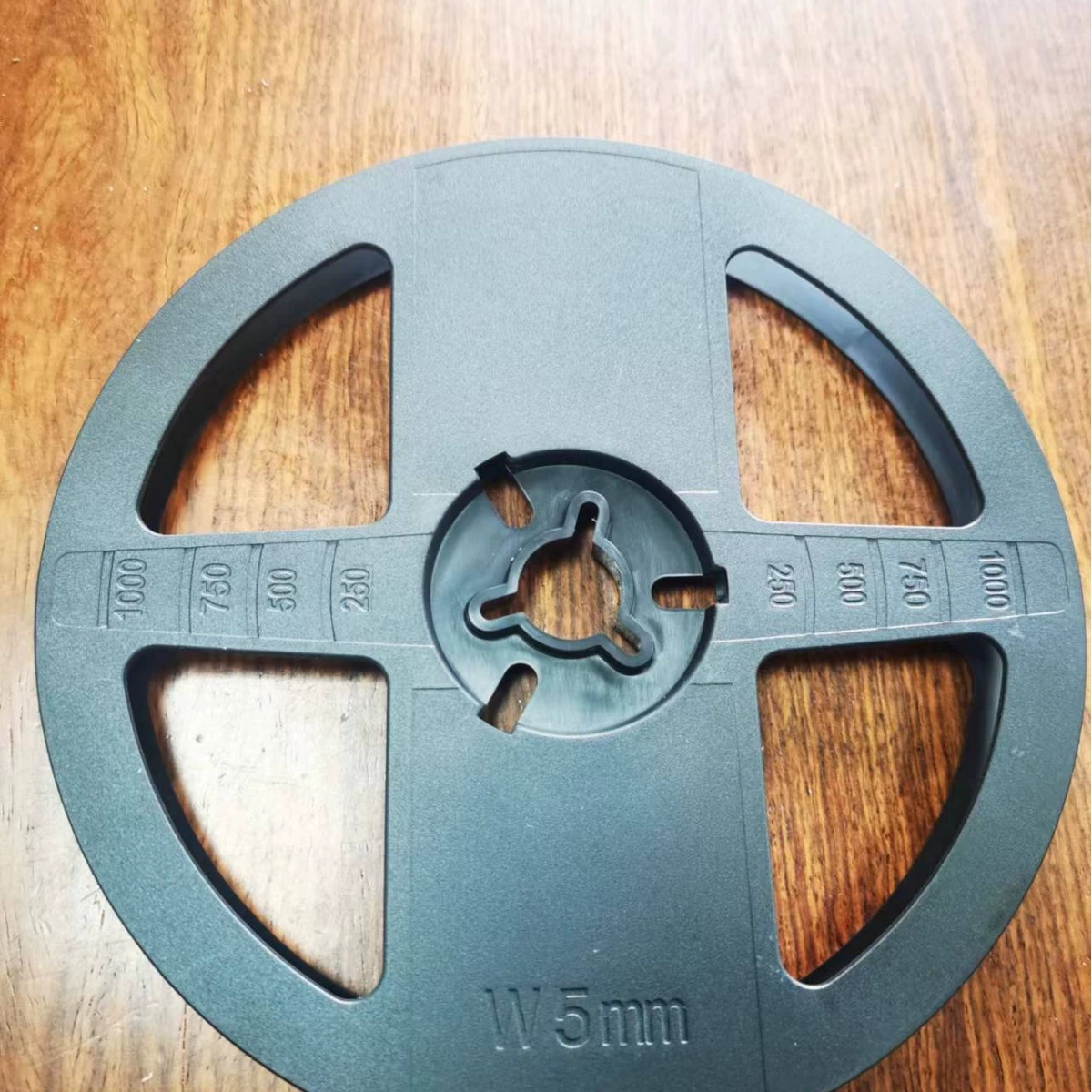 Заводской прямой диаметр 130 мм 5 дюймов 5 мм черная световая лента для защиты окружающей среды с пластиковой катушкой