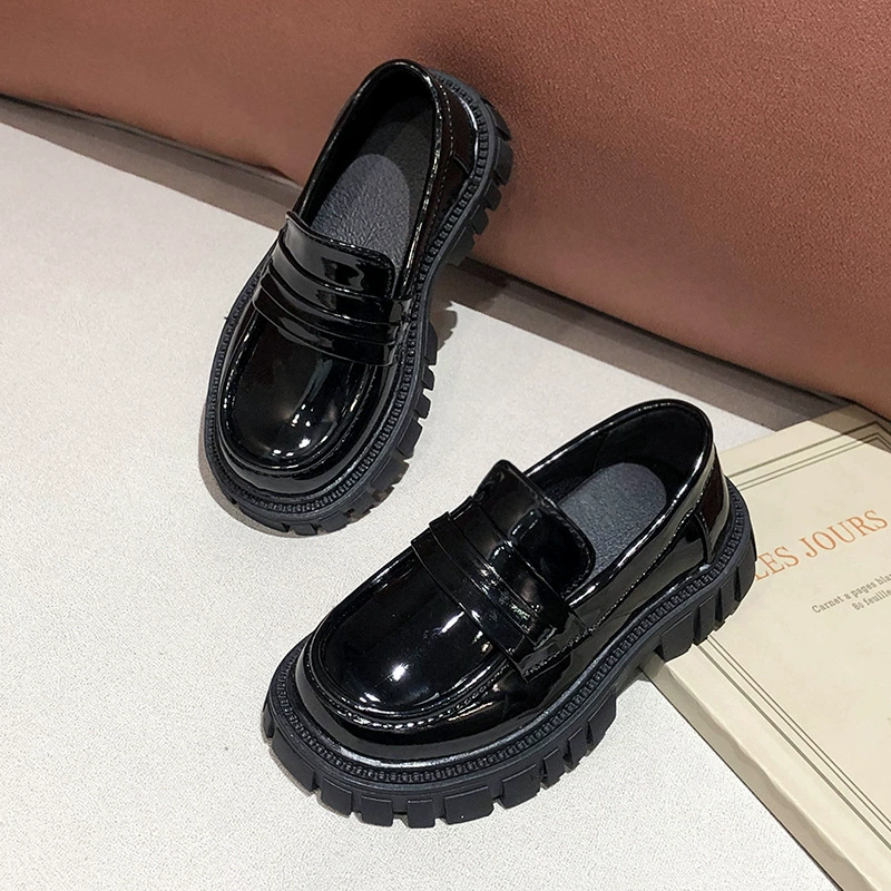 Кожаные туфли для девочек, модная новая модель 2025 года в корейском стиле, туфли-принцессы для девочек, черные туфли в британском стиле на толстой подошве.