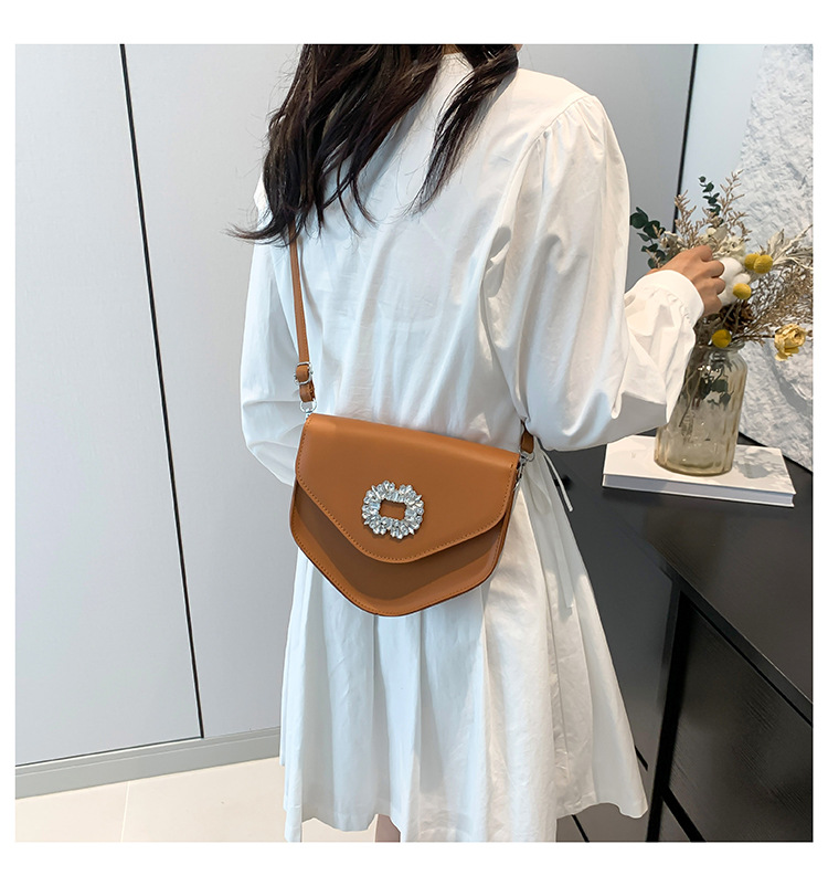 Borsa a tracolla singola con tracolla a triangolo alla moda alla moda 2024, nuova borsa da donna versatile con diamanti color caramella_voghion.com