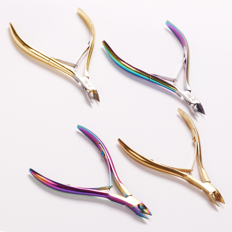 Exclusivas para herramientas de uñas transfronterizas, tijeras para la piel muerta de acero inoxidable D501, esmalte de uñas dorado de titanio de color, tijeras de uñas oblicuas