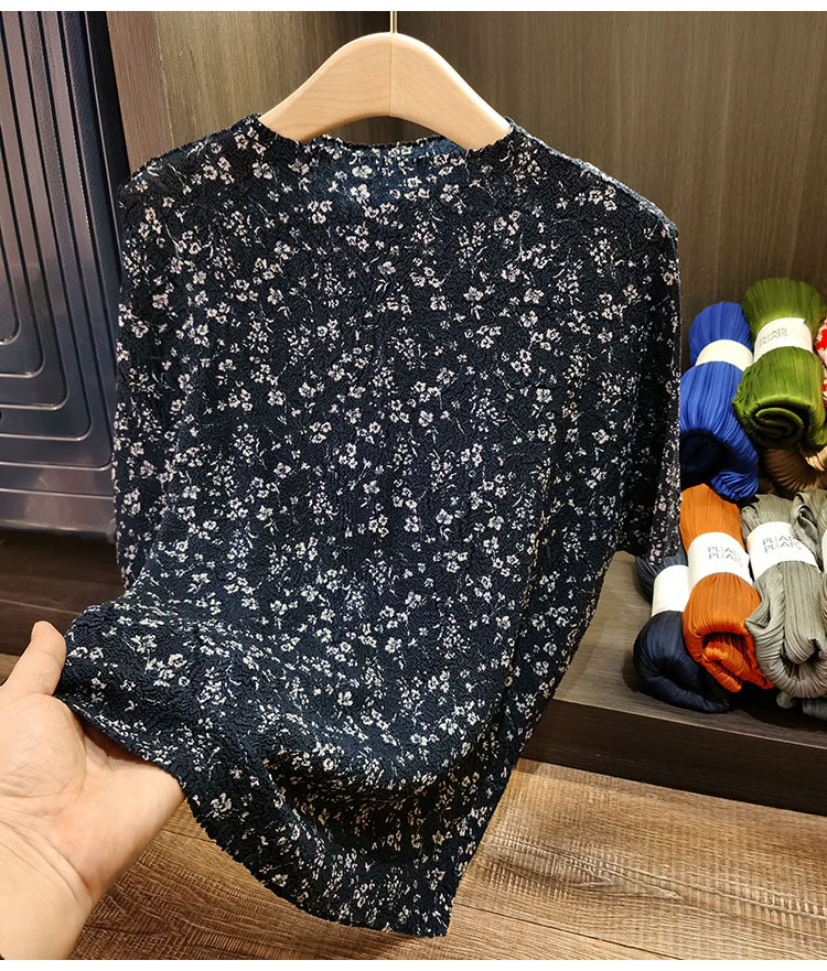 Áo thun ngắn tay họa tiết hoa nhỏ dáng rộng xếp ly — Màu đen, Màu xanh navy, Màu trắng be chi tiết 10