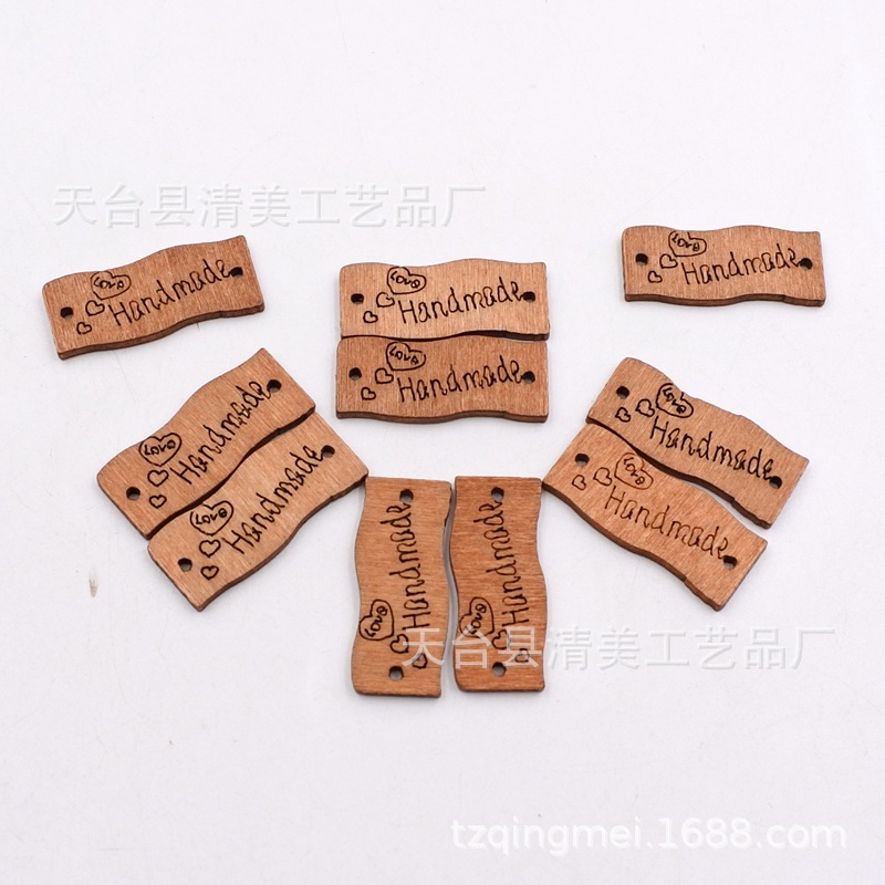 30*13mm marrón ondulado letrero decorativo placa de identificación de madera botón placa de madera hecha a mano 50 piezas por paquete