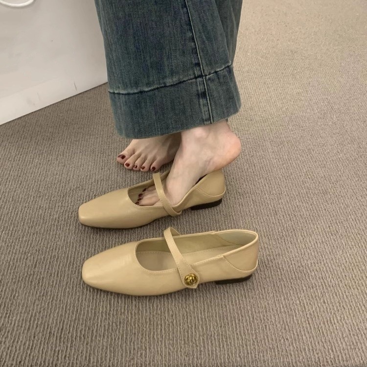 Universal apricot Mary Jane shoes with a strap square toe flat, simple and elegant design, 2025 years, trend of season