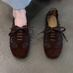 シープスキン〜2025新しいニッチデザインファッショナブルな中空織り夏フラットシューズ女性用多用途道徳訓練靴