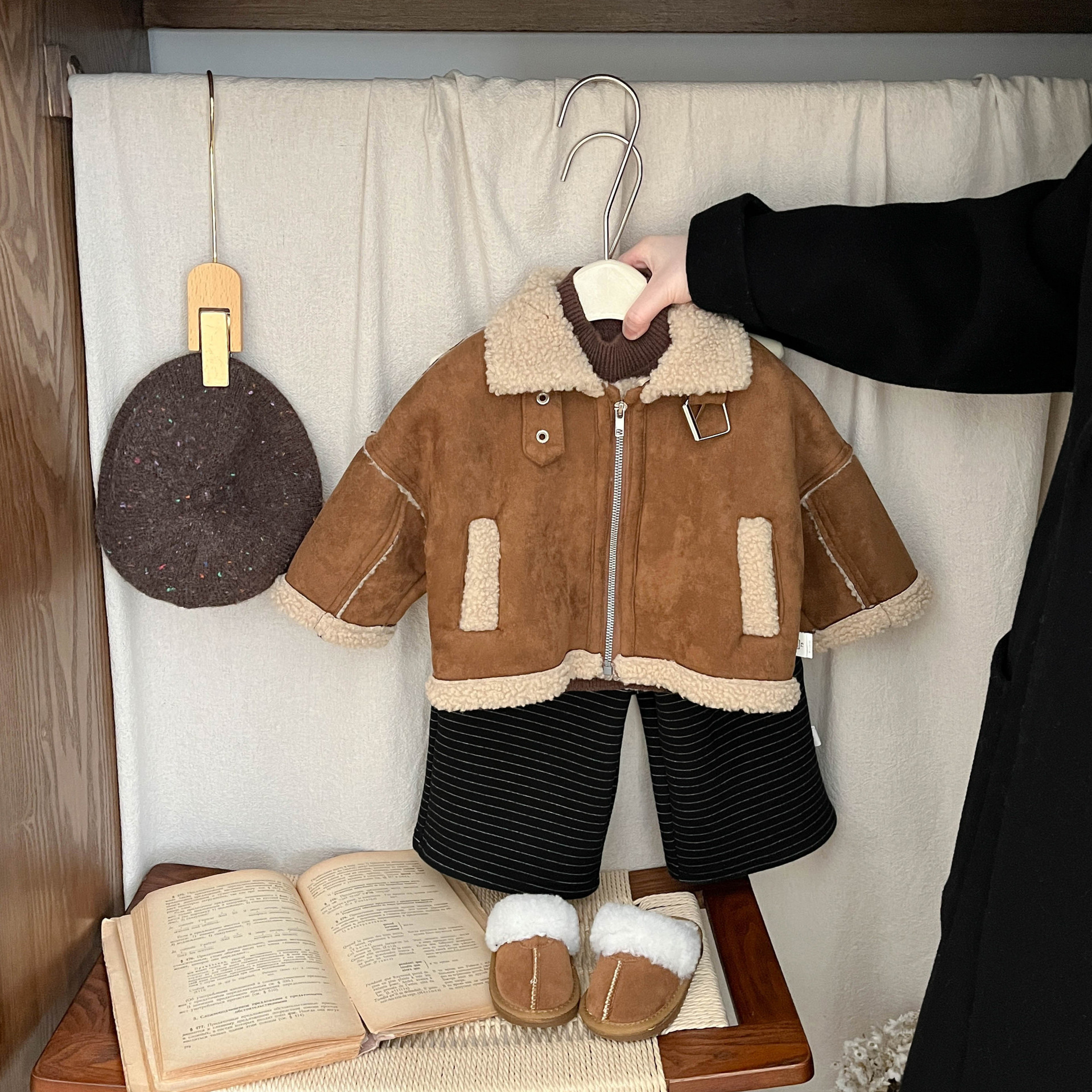 儿童皮毛一体外套童加绒帅气机车服皮衣女宝宝麂皮绒冬装潮童衣服