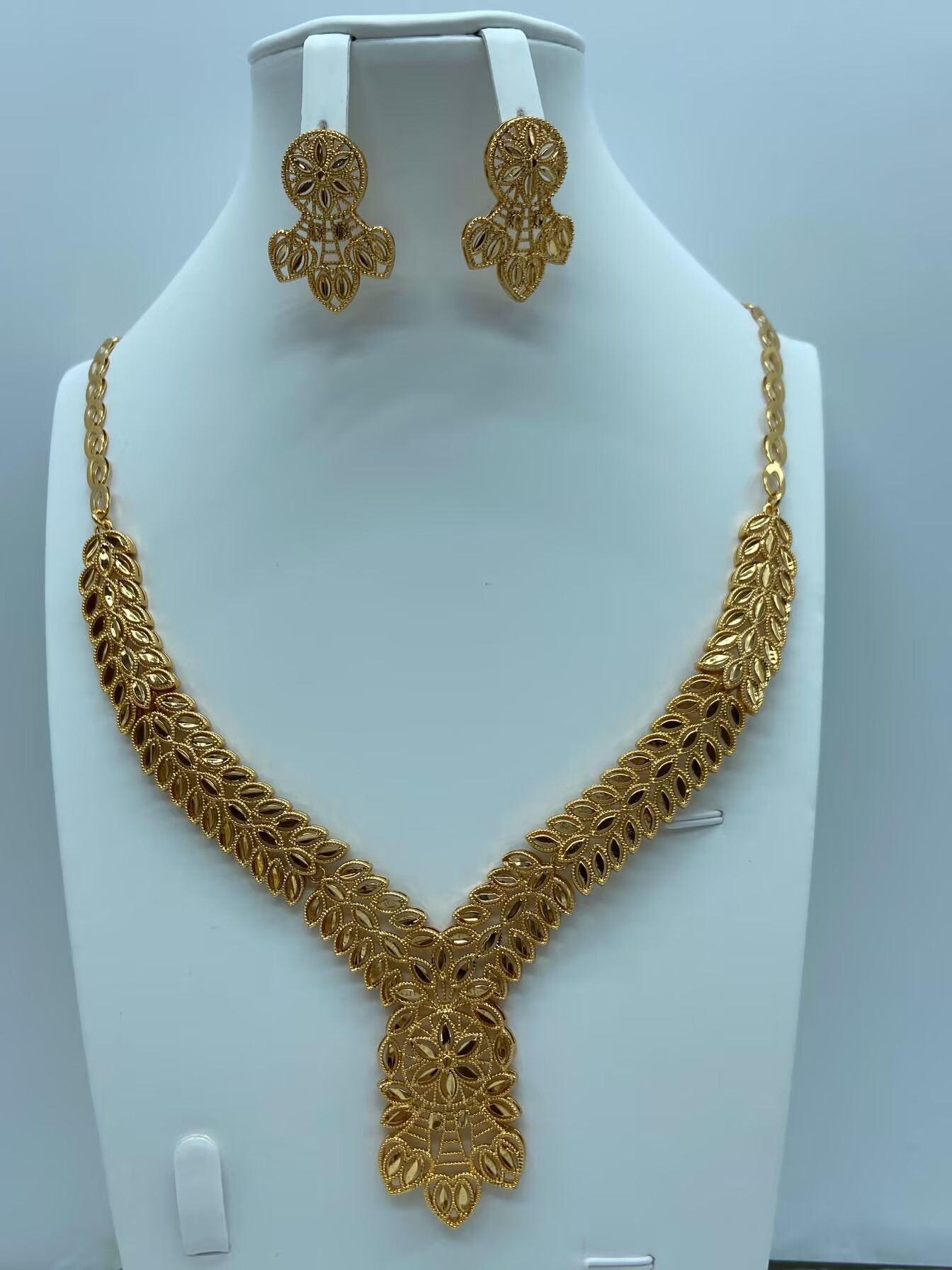 Transfronterizos de moda retro de Oriente Medio conjunto de joyería collar pendientes de boda banquete de bronce de lujo joyería dorada mujer