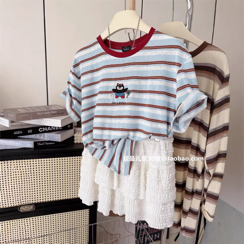 Plus Size 120kg Embroidered Retro Burgundy Little Penguin Striped Short-Sleeve T-Shirt for Women, Summer Loose Round Neck Color-Block Top